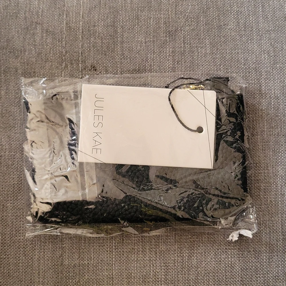 Card holder - Picture 1 of 2